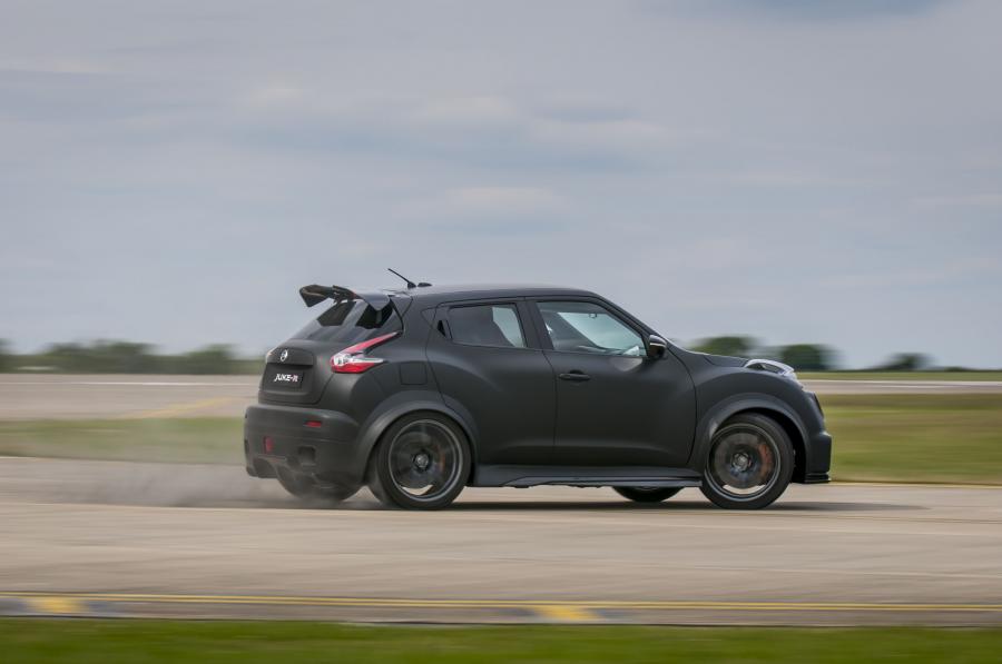  Nissan Juke-R 2.0 Concept 2015 года  (фото 37 из 41)